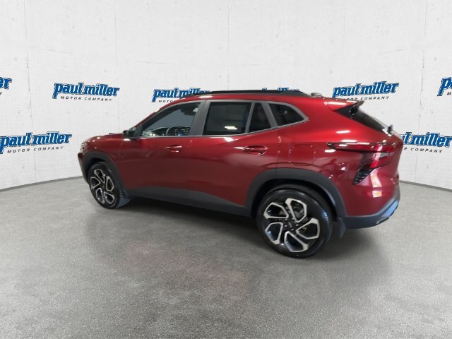 Used 2025 Chevrolet Trax RS FWD image 8