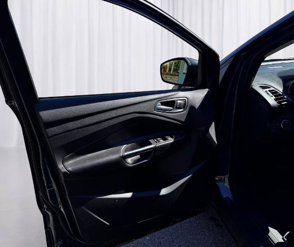 Certified 2019 Ford Escape Titanium AWD/4WD image 33