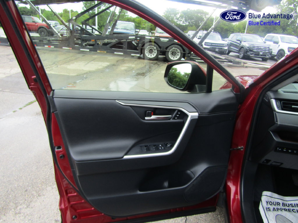 Used 2022 Toyota RAV4 Limited AWD/4WD image 21