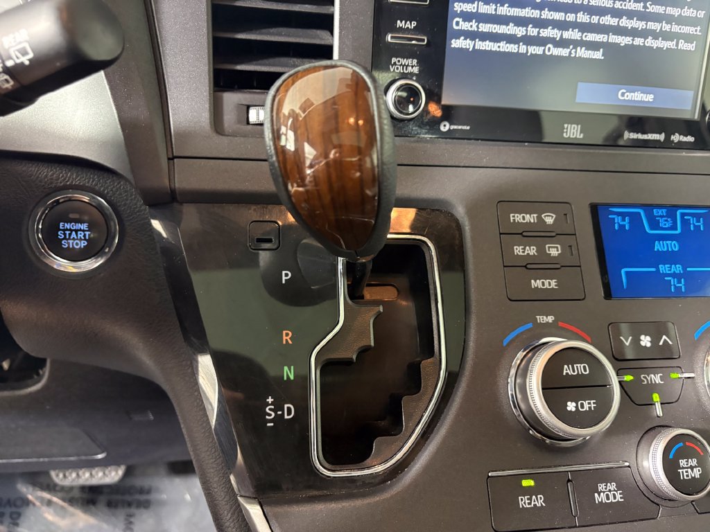 Used 2020 Toyota Sienna Limited Premium w/ Carpet Mat Package FWD image 20