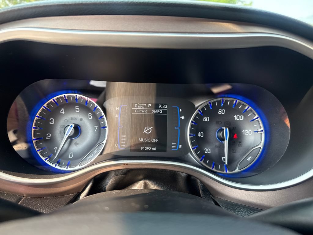 Used 2020 Chrysler Voyager L FWD image 16