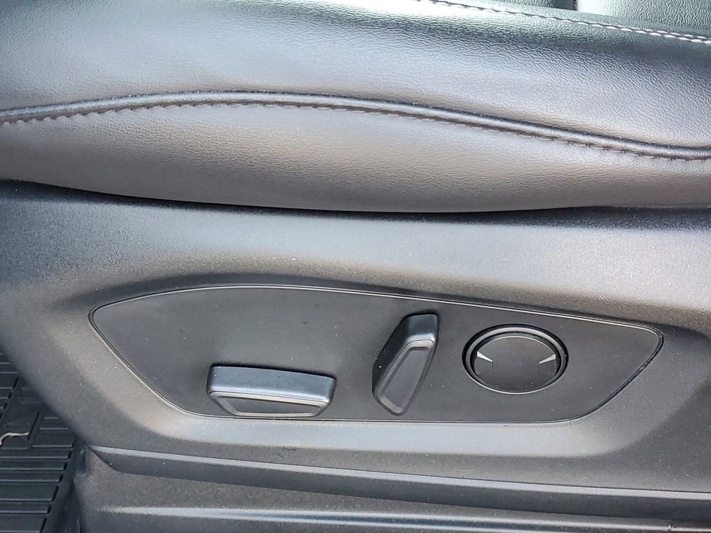 Certified 2022 Ford Explorer XLT w/ Equipment Group 202A image 10