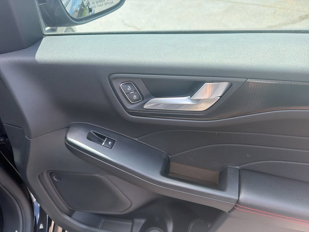 Certified 2022 Ford Escape SEL w/ SEL Stealth AWD Package image 39