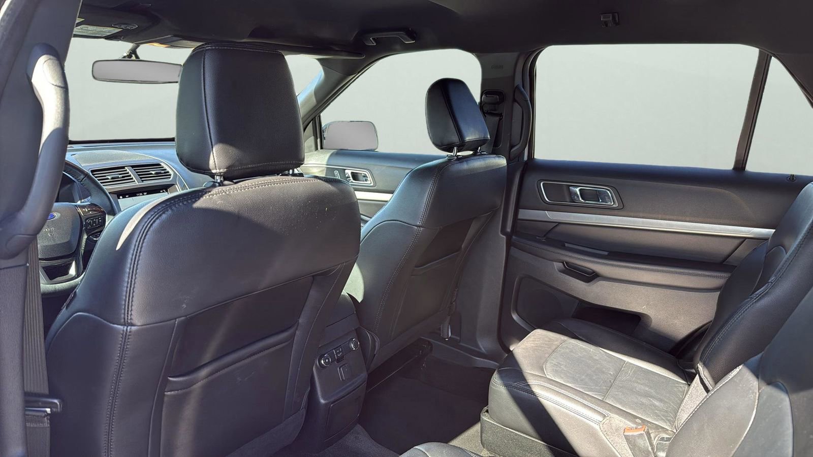 Certified 2018 Ford Explorer XLT w/ Equipment Group 202A image 29