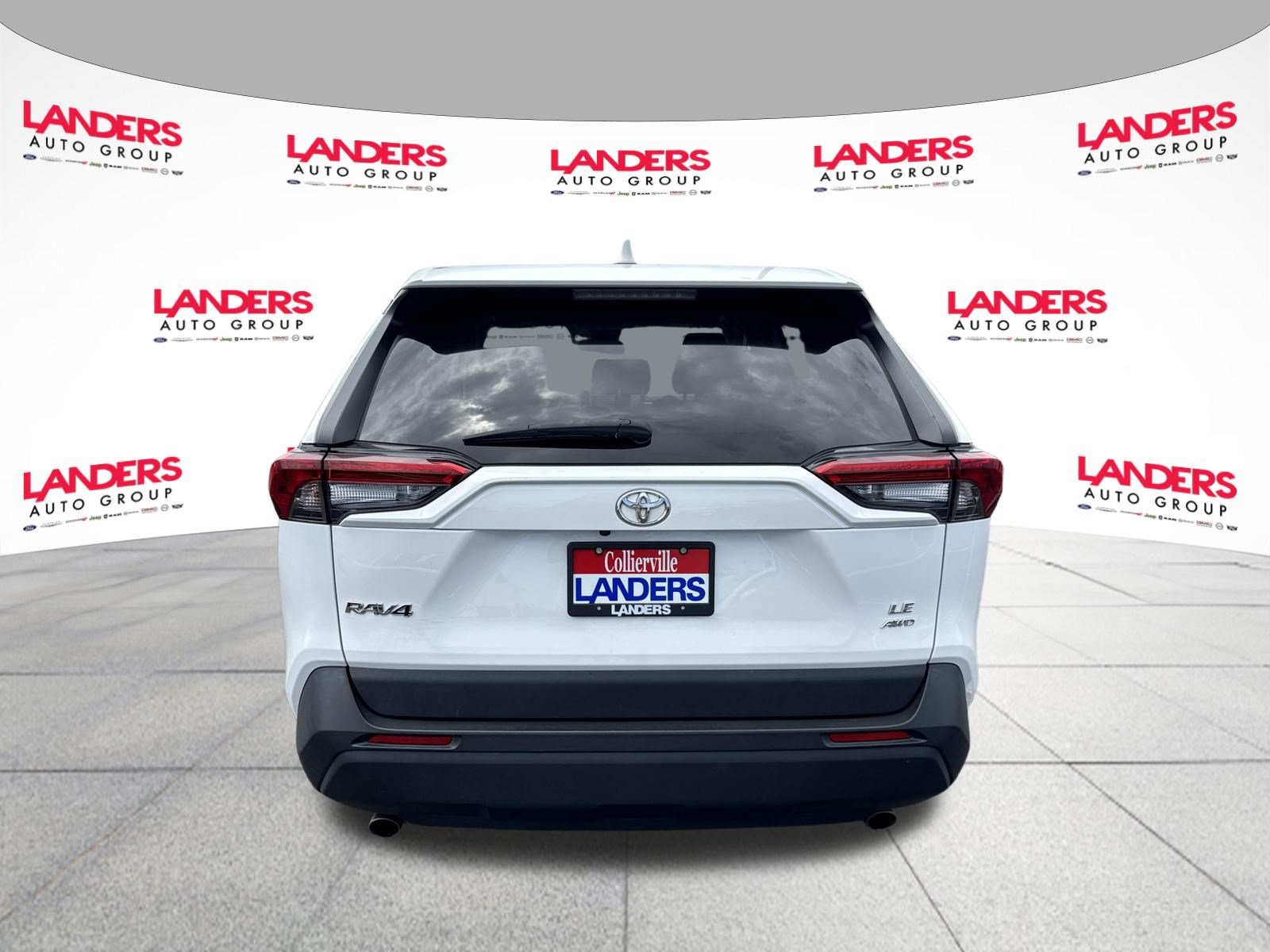 Used 2023 Toyota RAV4 LE AWD/4WD image 4