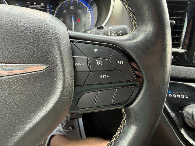 Used 2020 Chrysler Pacifica Touring-L AWD/4WD image 27