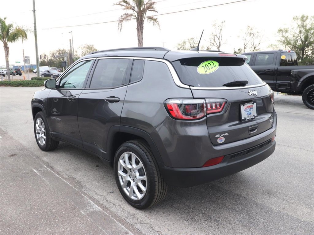 Used 2022 Jeep Compass Latitude image 3