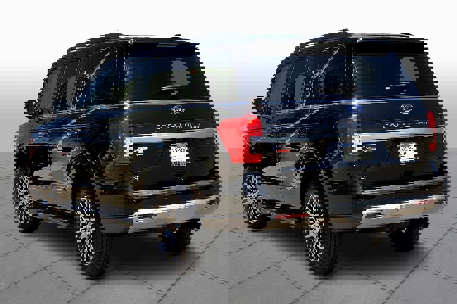 Certified 2024 Ford Expedition XLT image 12