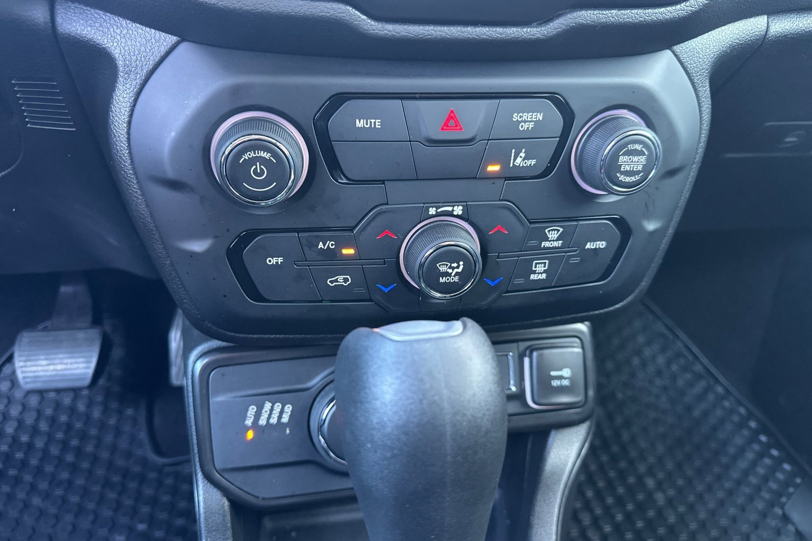 Used 2022 Jeep Renegade Latitude image 23