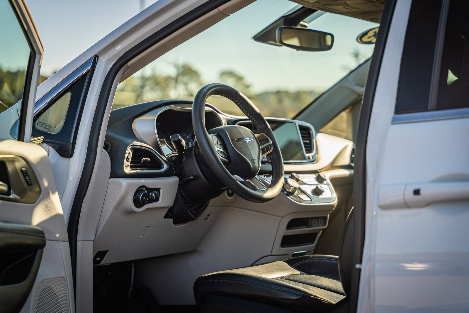 Used 2023 Chrysler Pacifica Touring-L image 20