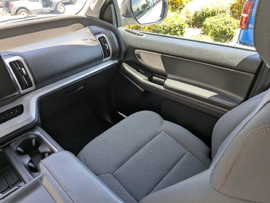 Certified 2025 Ford Expedition Active AWD/4WD image 13