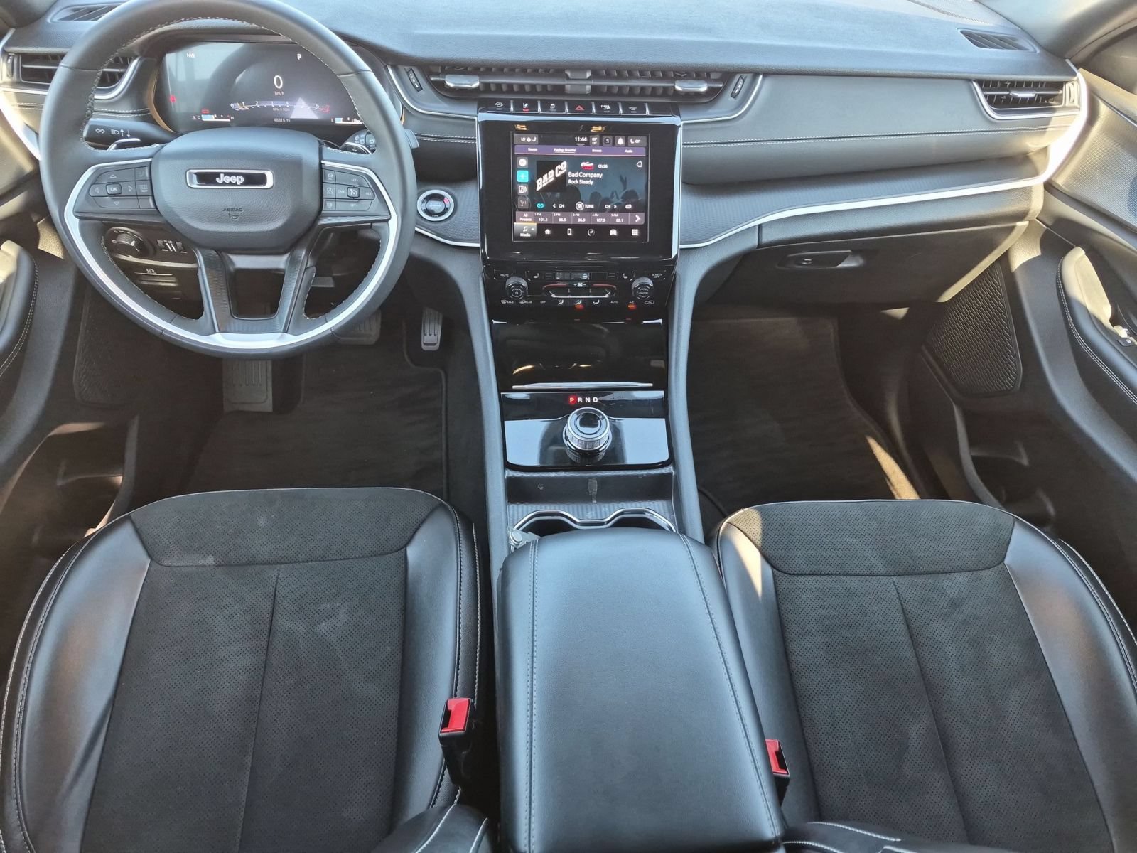 Used 2025 Jeep Grand Cherokee Altitude AWD/4WD image 27