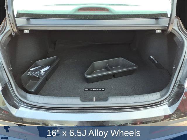 Used 2025 Hyundai Elantra Hybrid FWD image 11