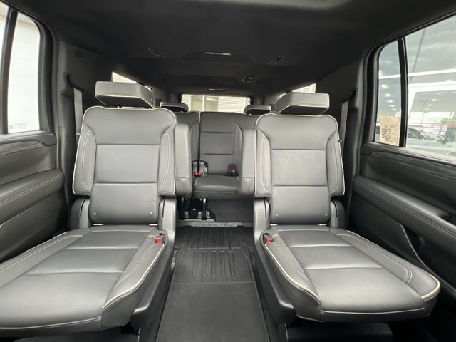 Used 2022 GMC Yukon XL SLT w/ SLT Luxury Package AWD/4WD image 23