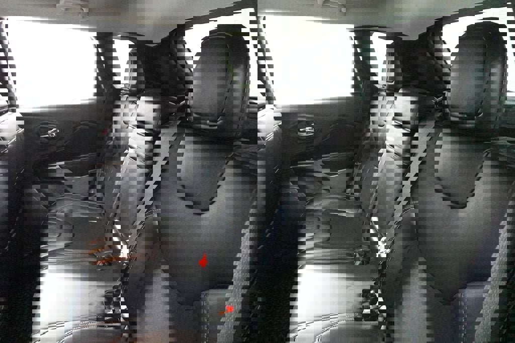 Used 2019 Jeep Cherokee Latitude Plus w/ Cold Weather Group image 25