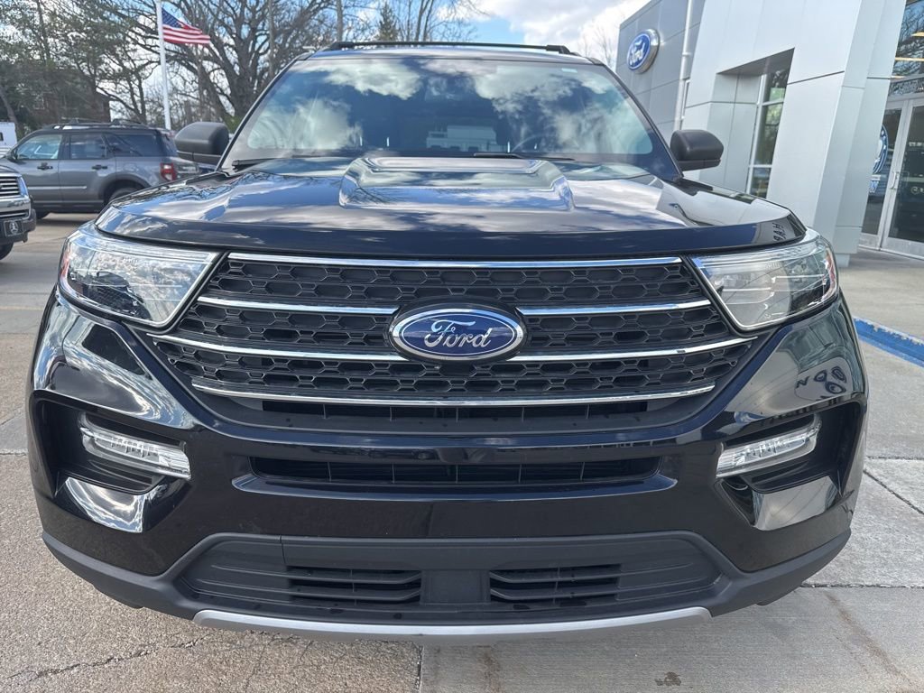 Certified 2022 Ford Explorer XLT w/ Equipment Group 202A AWD/4WD image 8