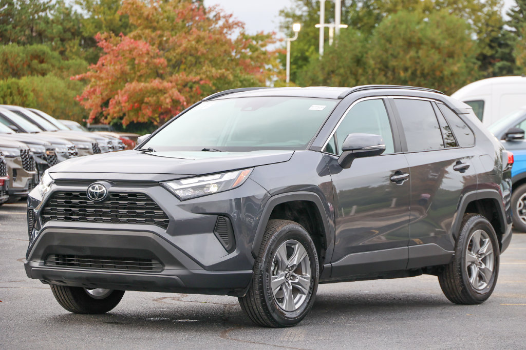 Used 2025 Toyota RAV4 XLE AWD/4WD image 1