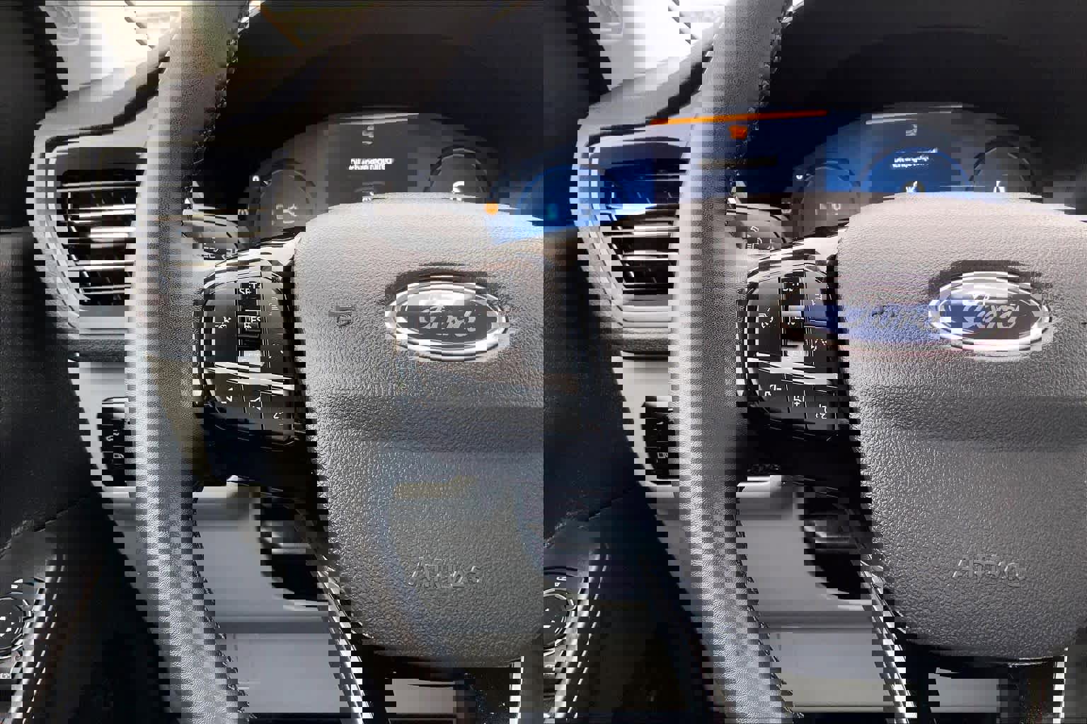 Certified 2025 Ford Escape SE w/ PHEV Premium Package image 23