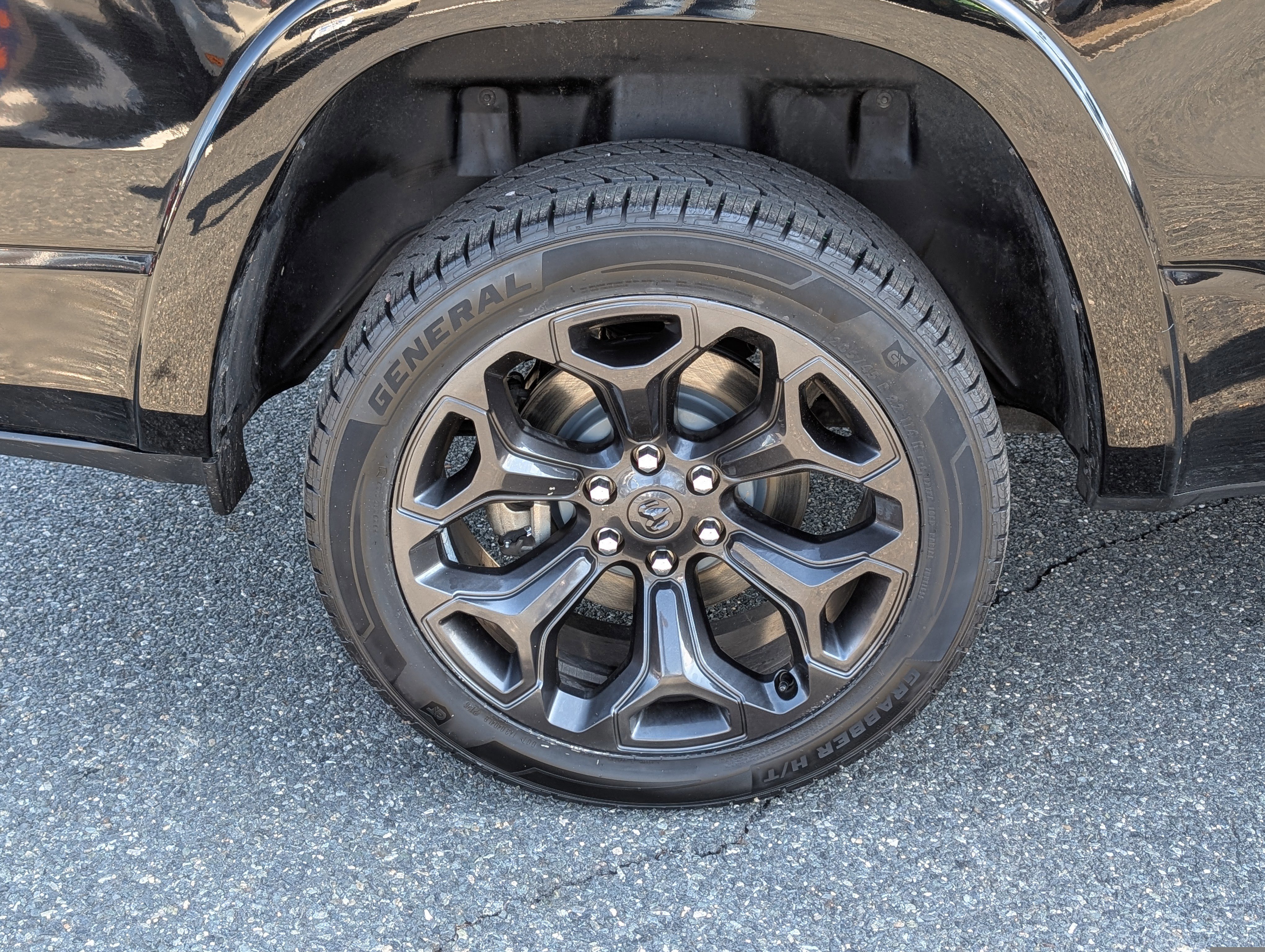 Used 2021 RAM 1500 Limited w/ Night Edition image 9