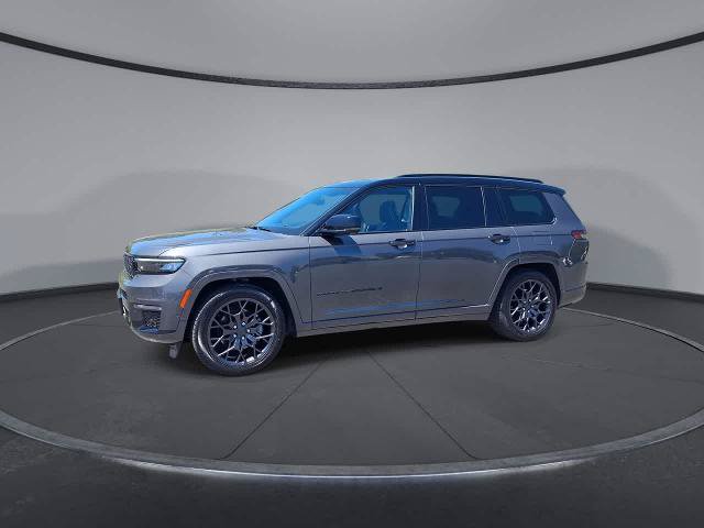 Used 2024 Jeep Grand Cherokee L Summit w/ Advanced Protech Group IV AWD/4WD image 4