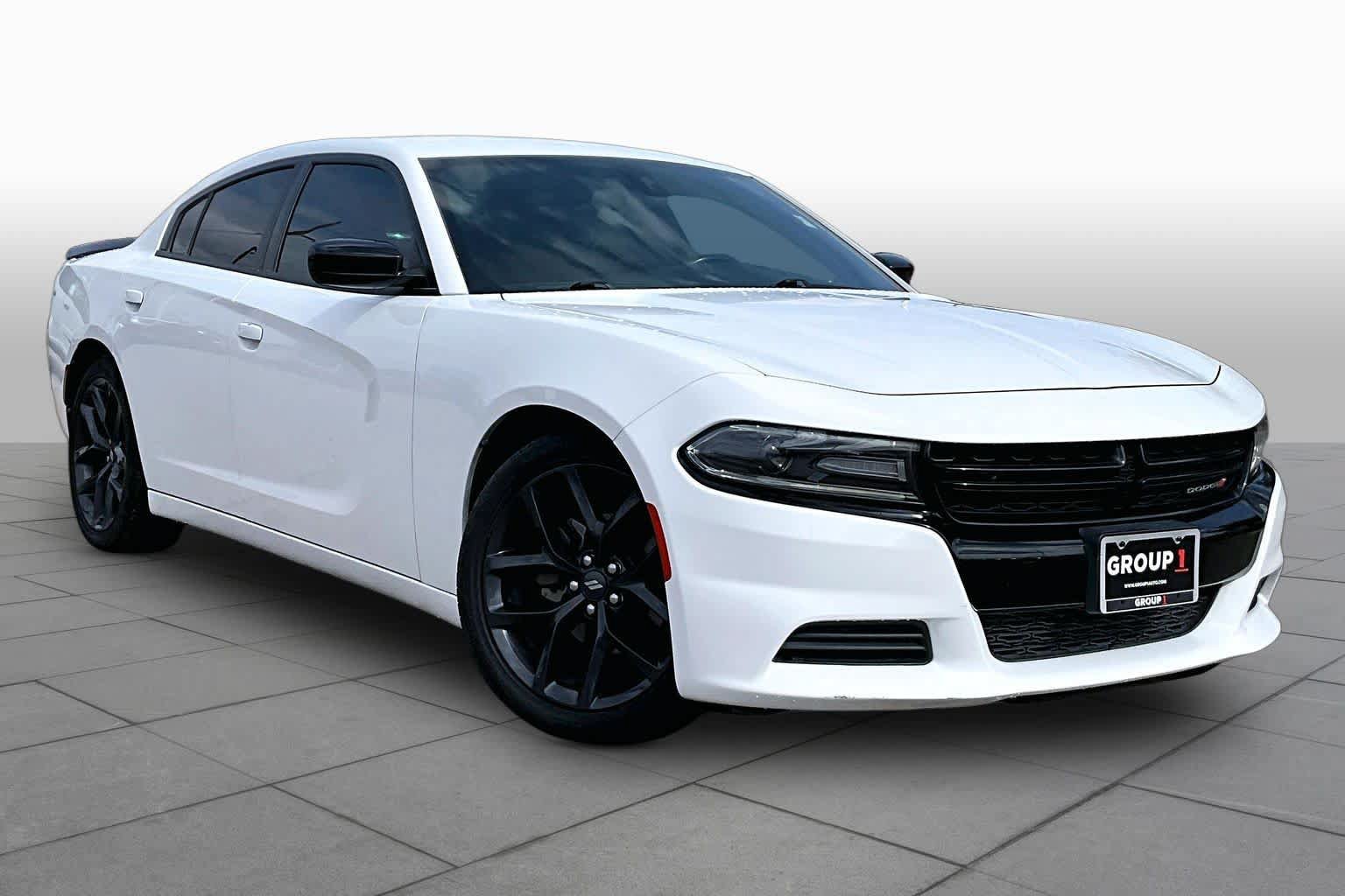 Used 2020 Dodge Charger SXT w/ Blacktop Package RWD image 3