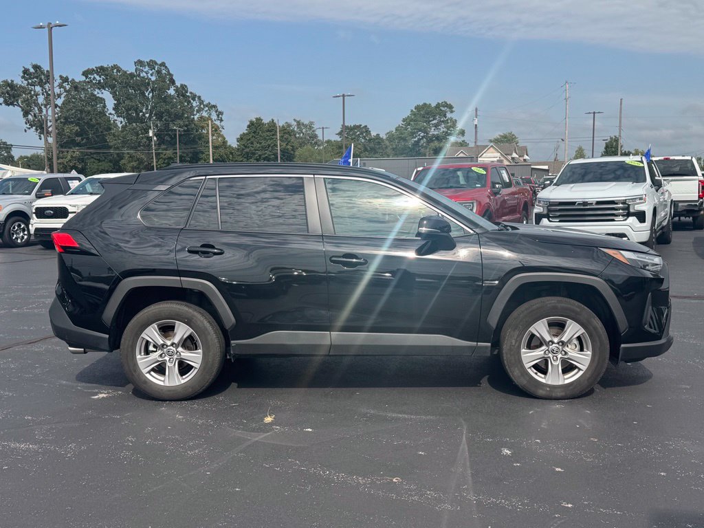 Used 2025 Toyota RAV4 XLE AWD/4WD image 21