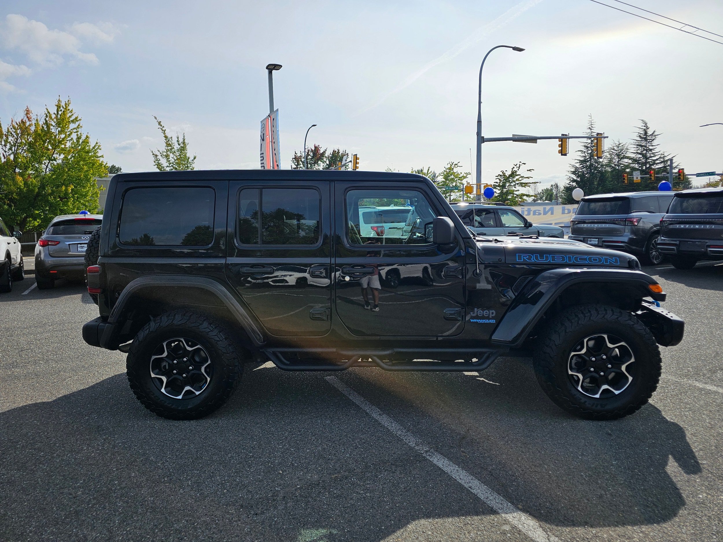 Used 2022 Jeep Wrangler Unlimited Rubicon 4xe w/ Steel Bumper Group AWD/4WD image 4