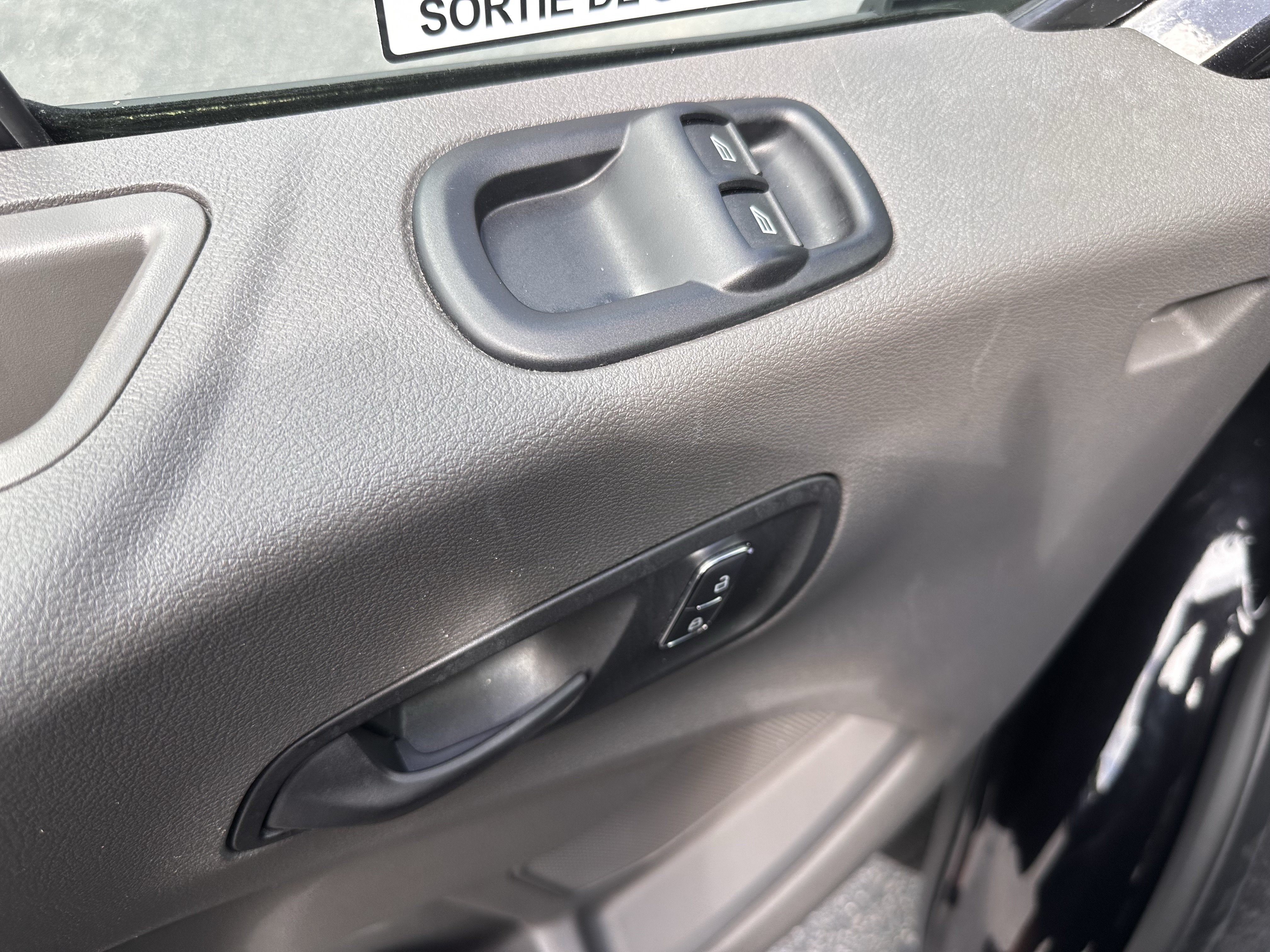 Certified 2025 Ford Transit 350 XLT RWD image 15