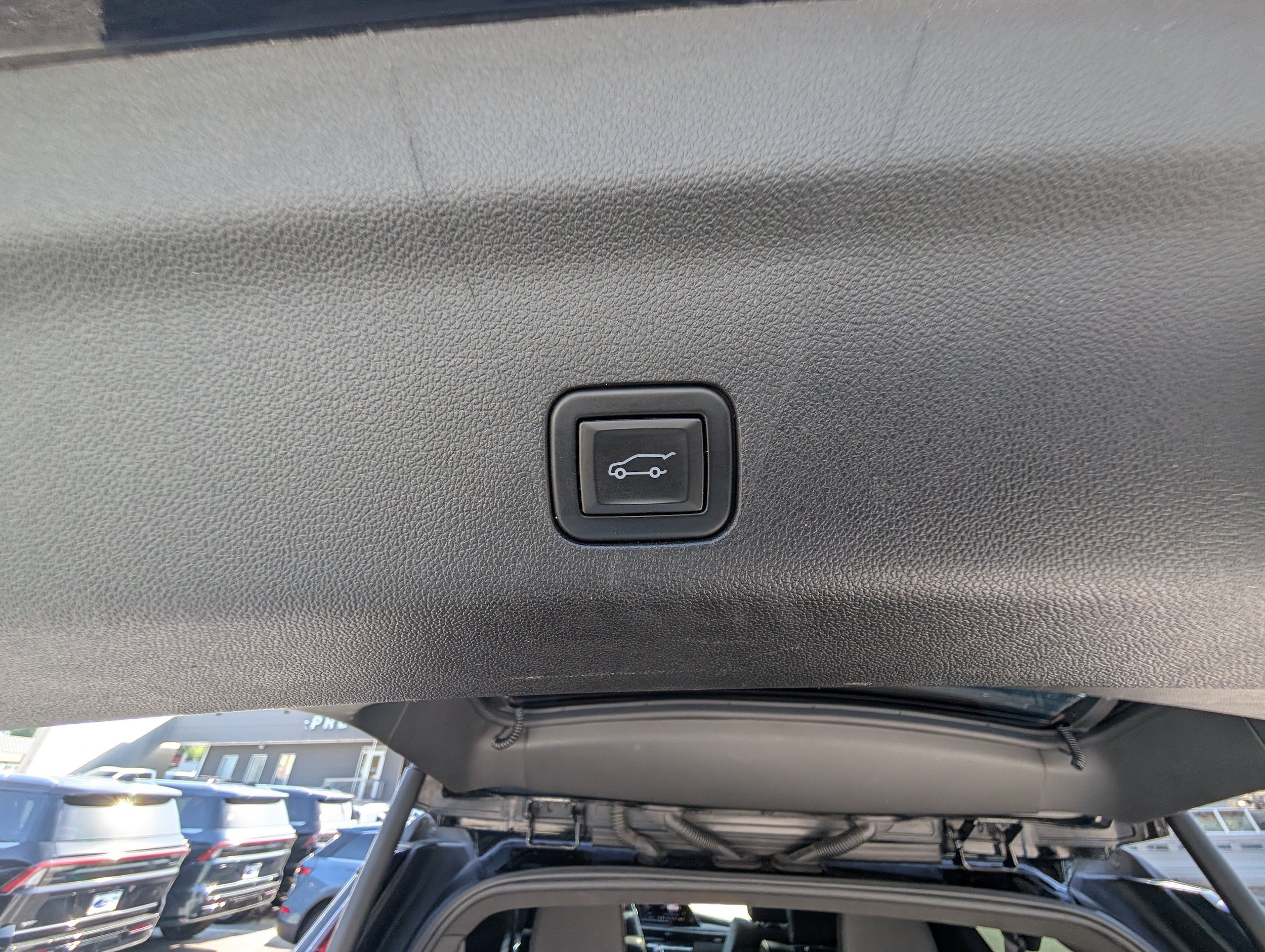Used 2022 Cadillac Escalade ESV Sport AWD/4WD image 16