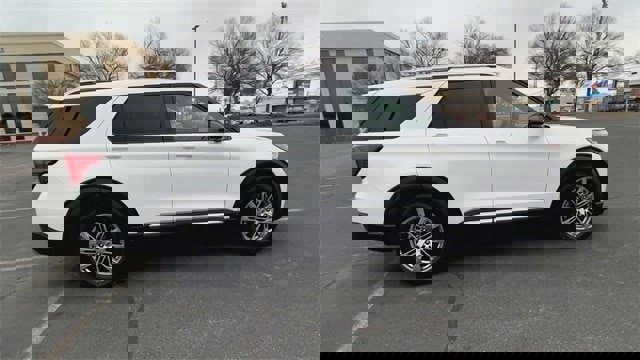 Certified 2025 Ford Explorer Platinum image 7