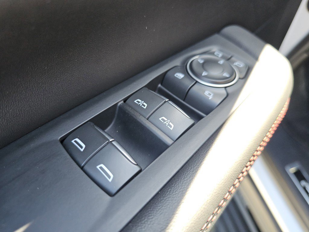Used 2025 GMC Yukon AT4 Ultimate w/ LPO, Floor Liner Package AWD/4WD image 33