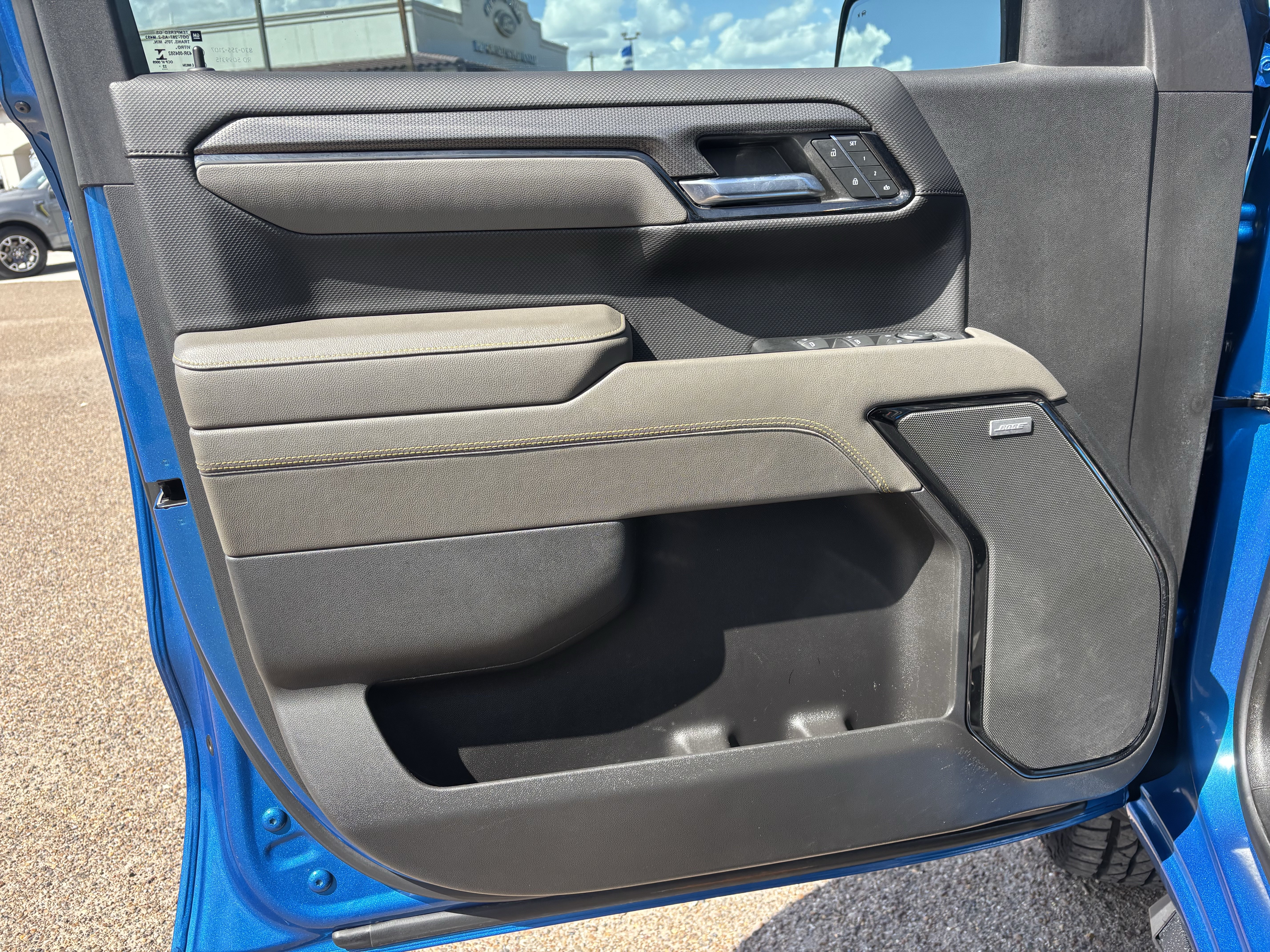 Used 2023 Chevrolet Silverado 1500 ZR2 w/ Technology Package AWD/4WD image 9