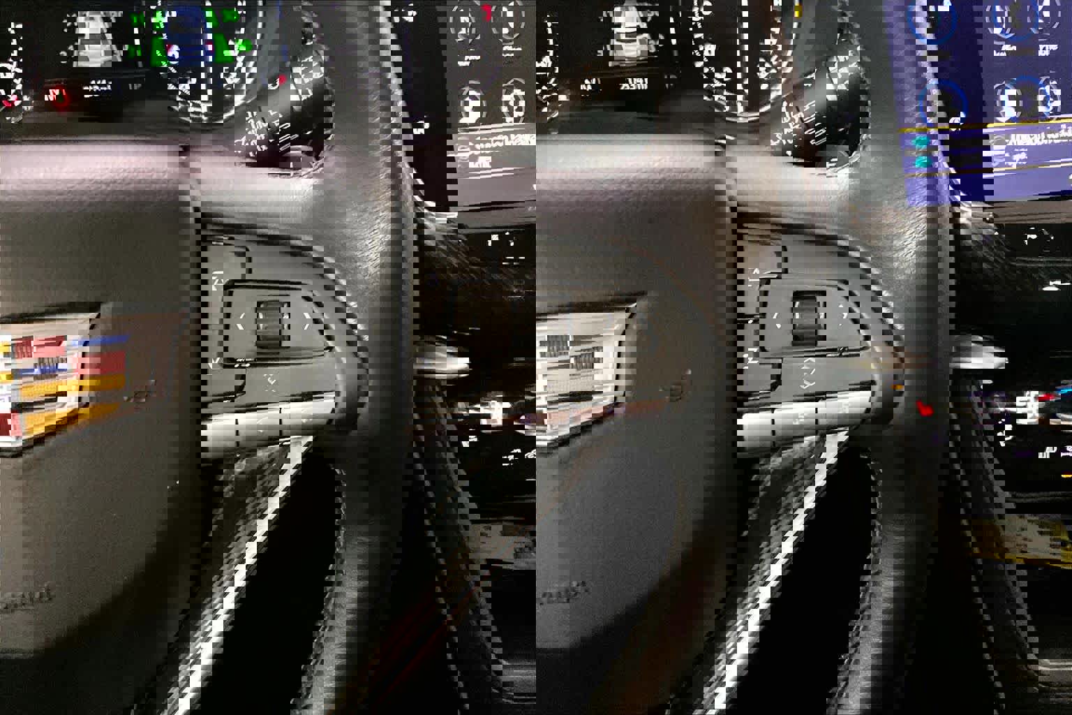 Used 2025 Cadillac XT6 Premium Luxury image 25