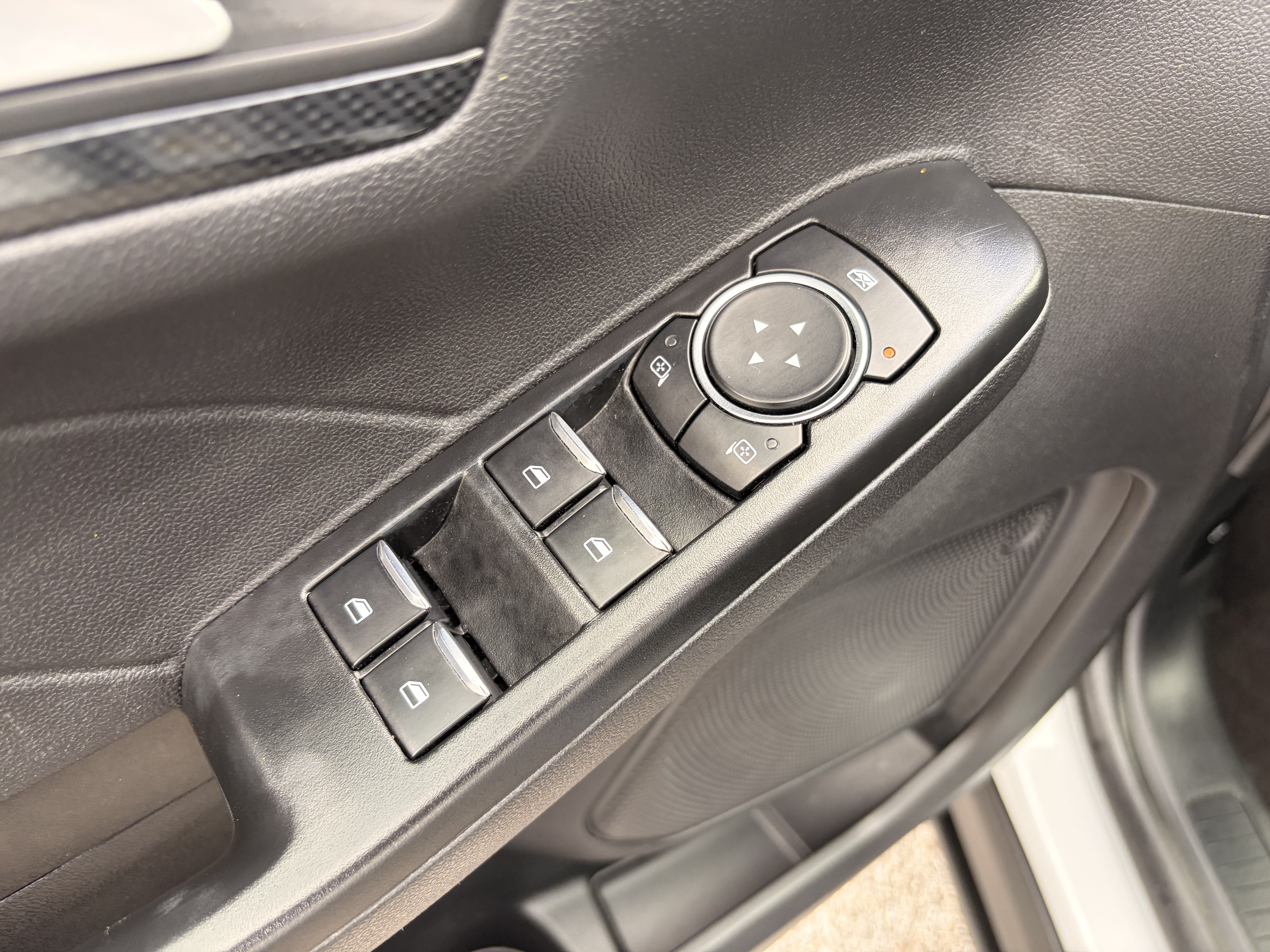 Certified 2025 Ford Escape ST-Line Select AWD/4WD image 18