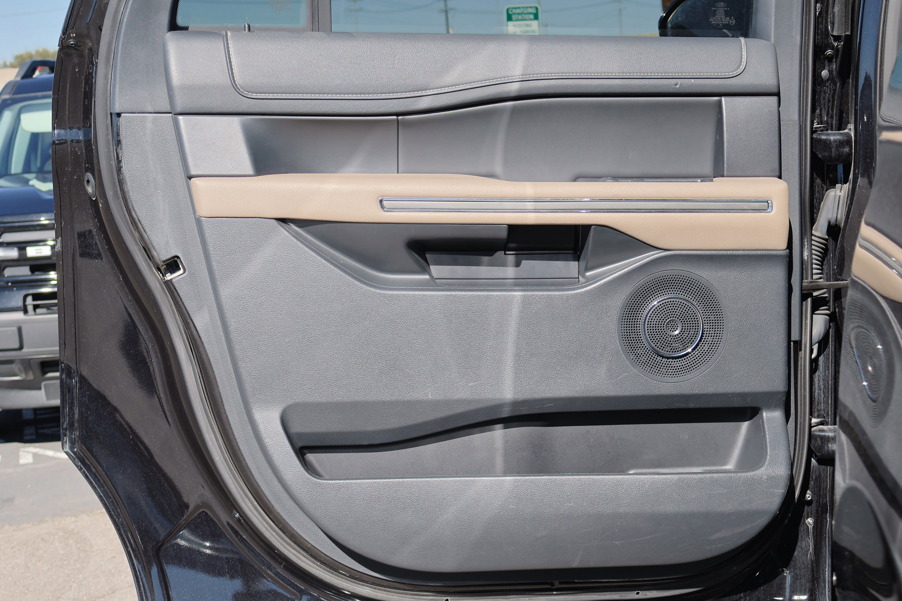 Certified 2024 Ford Expedition Max XLT image 30