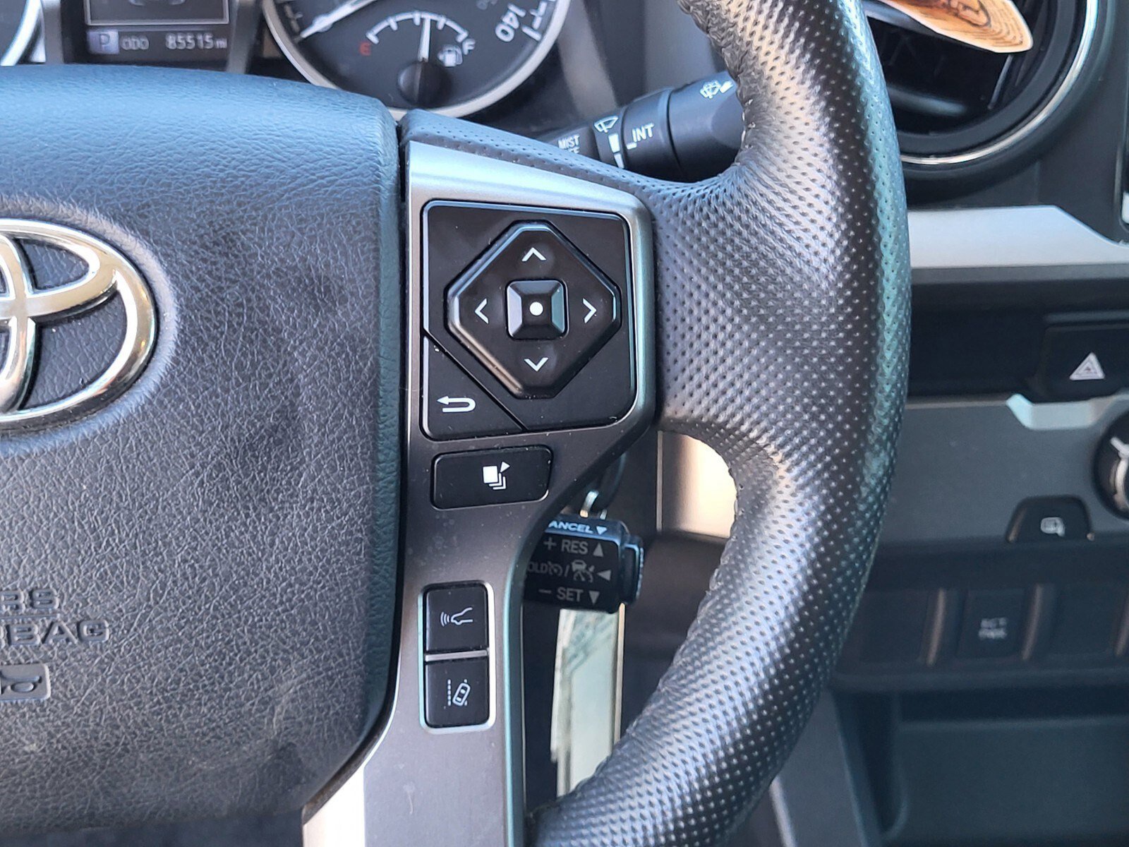 Used 2020 Toyota Tacoma SR5 w/ SR5 Appearance Package (SM) image 27