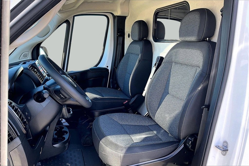 Used 2024 RAM ProMaster 2500 w/ Convenience Group image 23