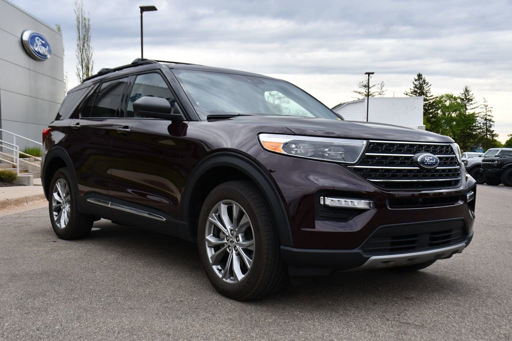 Certified 2023 Ford Explorer XLT w/ Equipment Group 202A AWD/4WD image 9