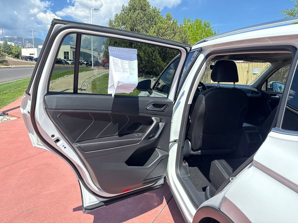 Used 2024 Volkswagen Tiguan SE w/ Panoramic Sunroof Package AWD/4WD image 21
