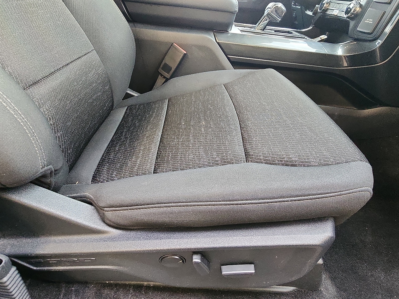 Certified 2022 Ford F150 XLT w/ Equipment Group 302A High image 33