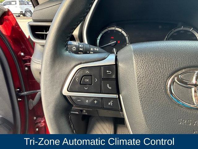 Used 2022 Toyota Highlander XLE FWD image 15