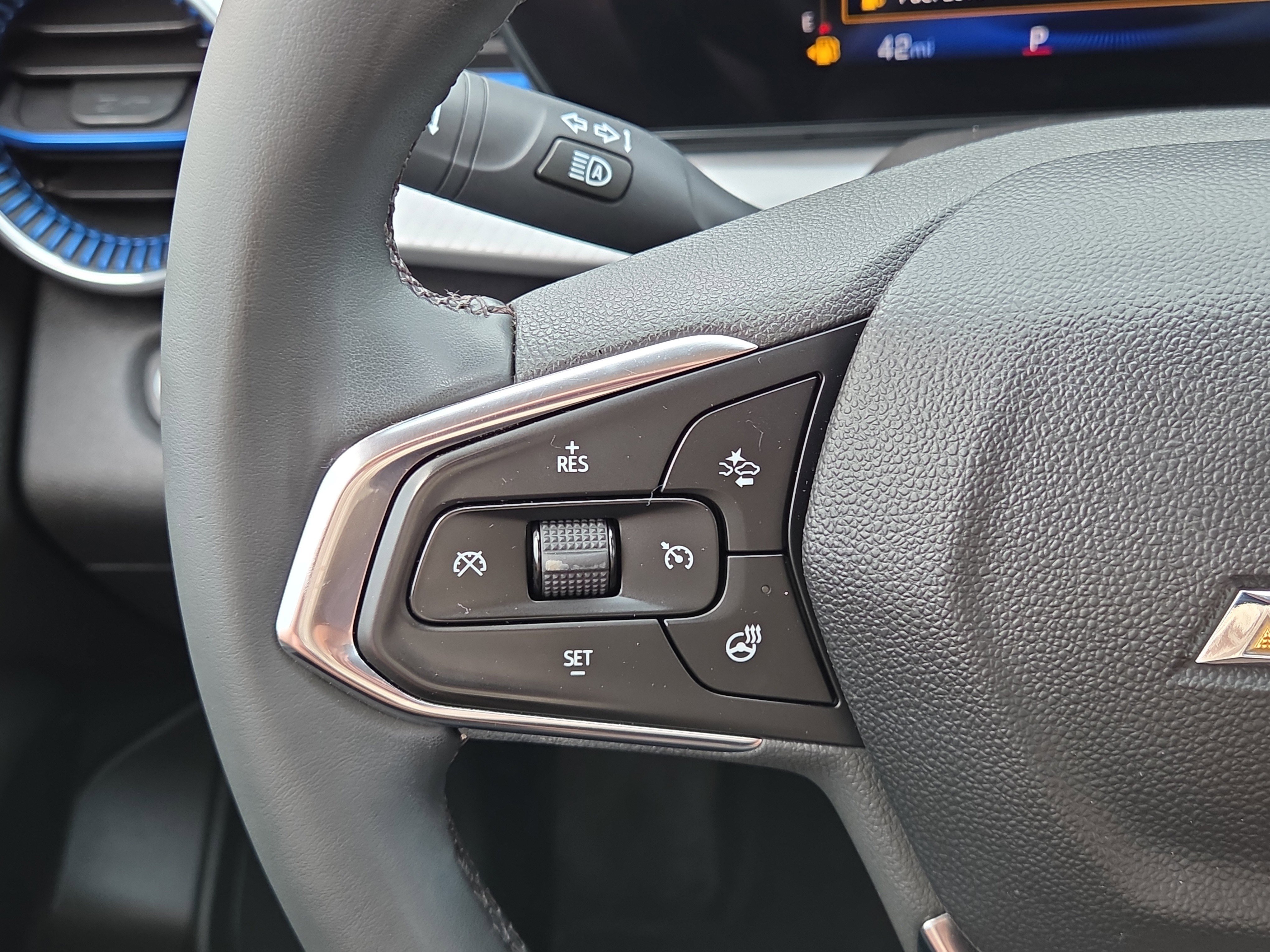 Used 2024 Chevrolet Trax LT w/ Driver Confidence Package FWD image 19