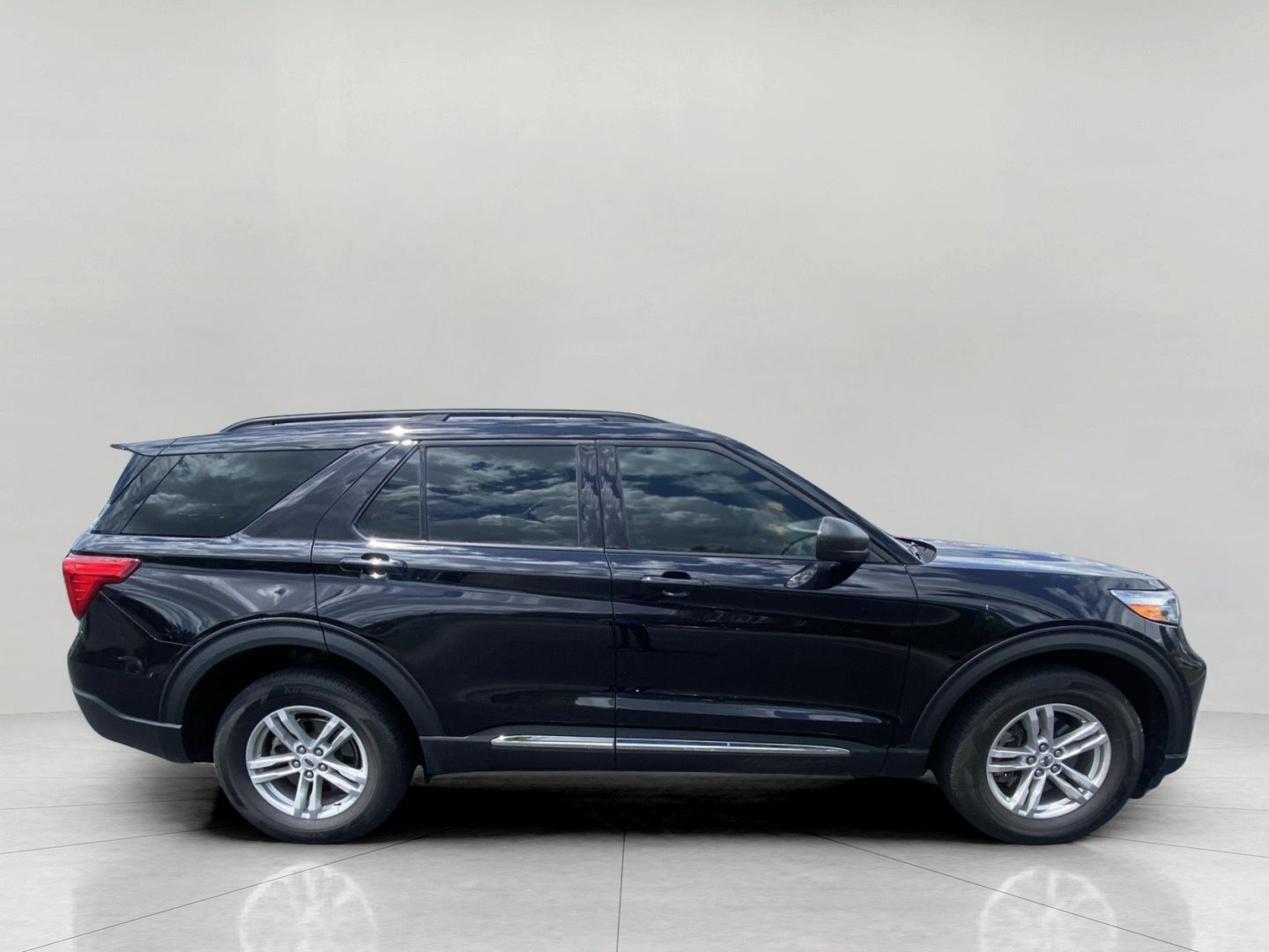 Certified 2024 Ford Explorer XLT w/ Equipment Group 202A AWD/4WD image 10