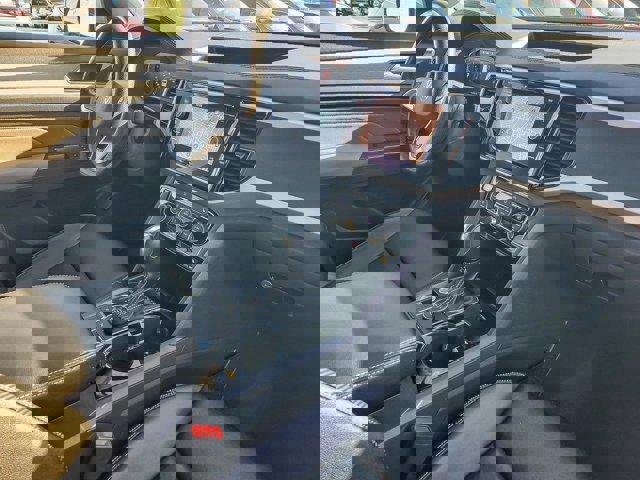 Used 2022 Volkswagen Atlas Cross Sport SEL R-Line image 31