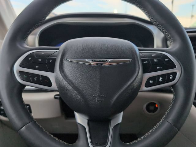 Used 2023 Chrysler Pacifica Touring-L FWD image 20
