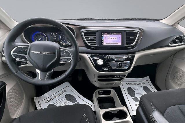 Used 2022 Chrysler Voyager LX image 17