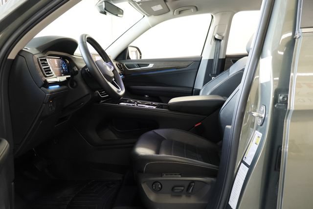 Used 2025 Volkswagen Atlas SEL AWD/4WD image 11