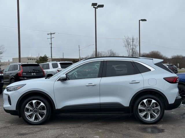 Certified 2025 Ford Escape Platinum image 43