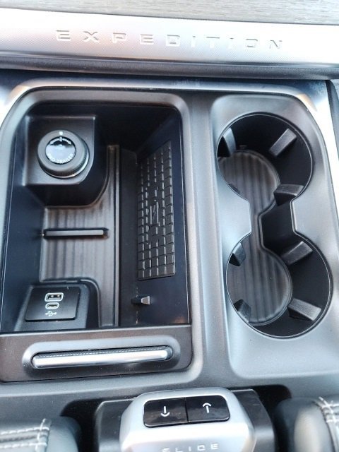 Certified 2025 Ford Expedition Max Platinum image 17