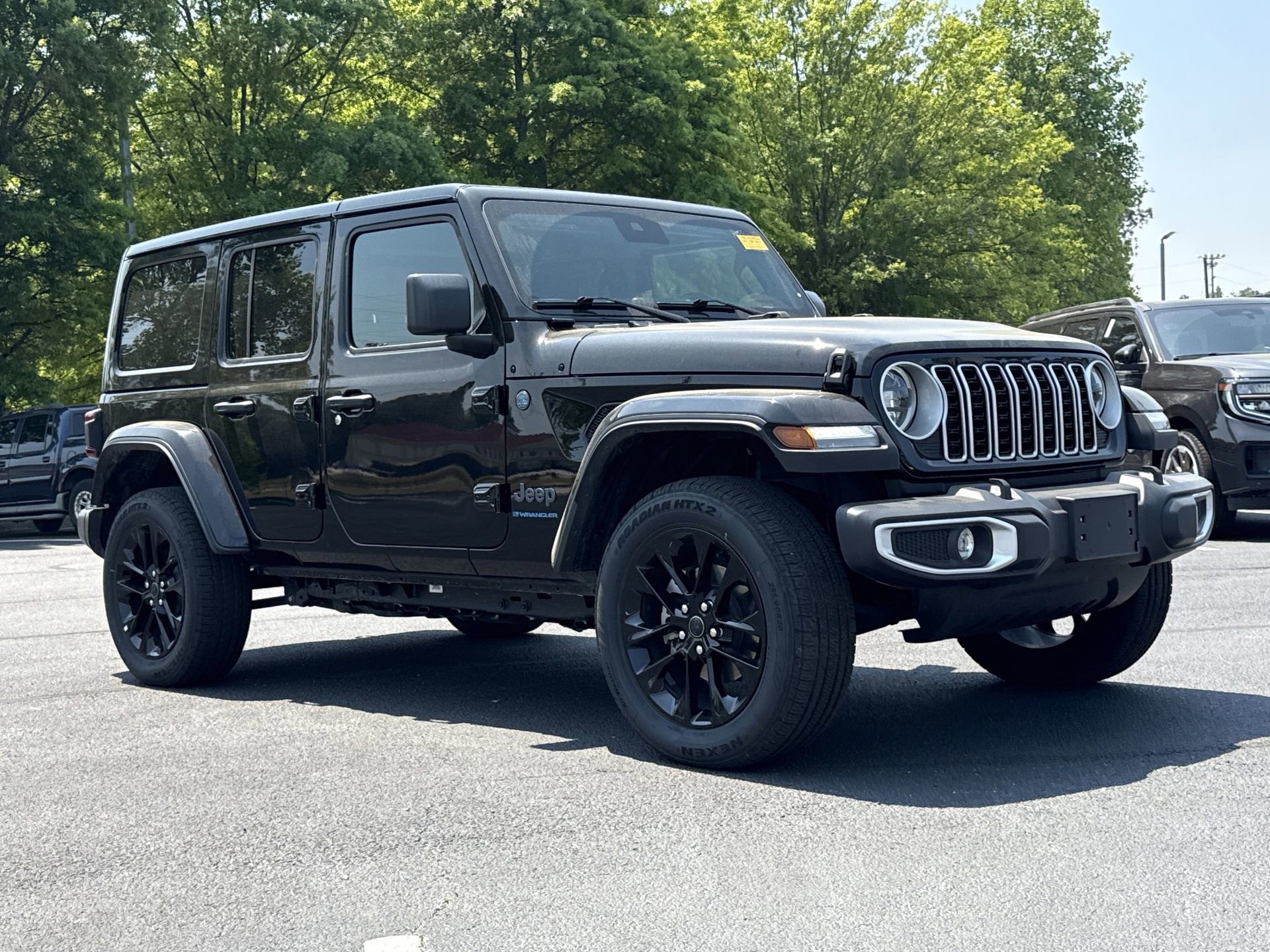 Used 2025 Jeep Wrangler Unlimited Sahara w/ Safety Group AWD/4WD image 27